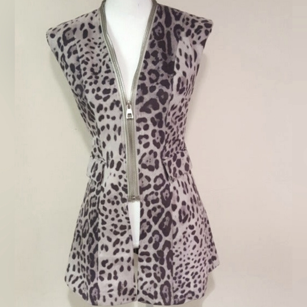 NWOT Snow Leopard Strong Shoulder Double Zipper Gray Flare Vest Medium m…